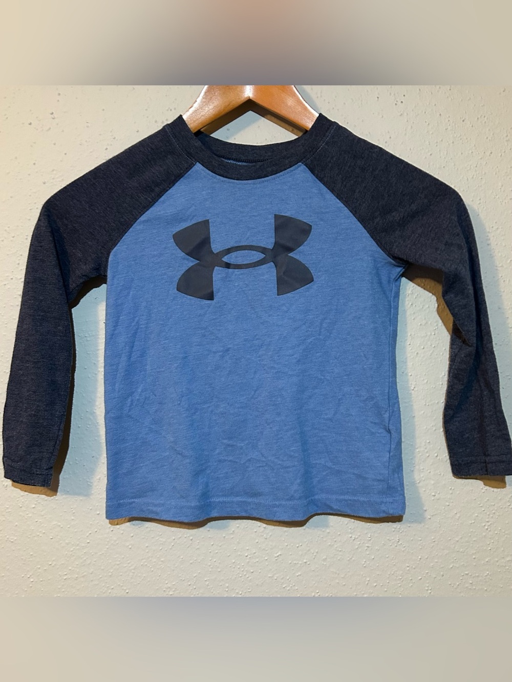 Under Armour Boys Long Sleeve Raglan Tee Size 4